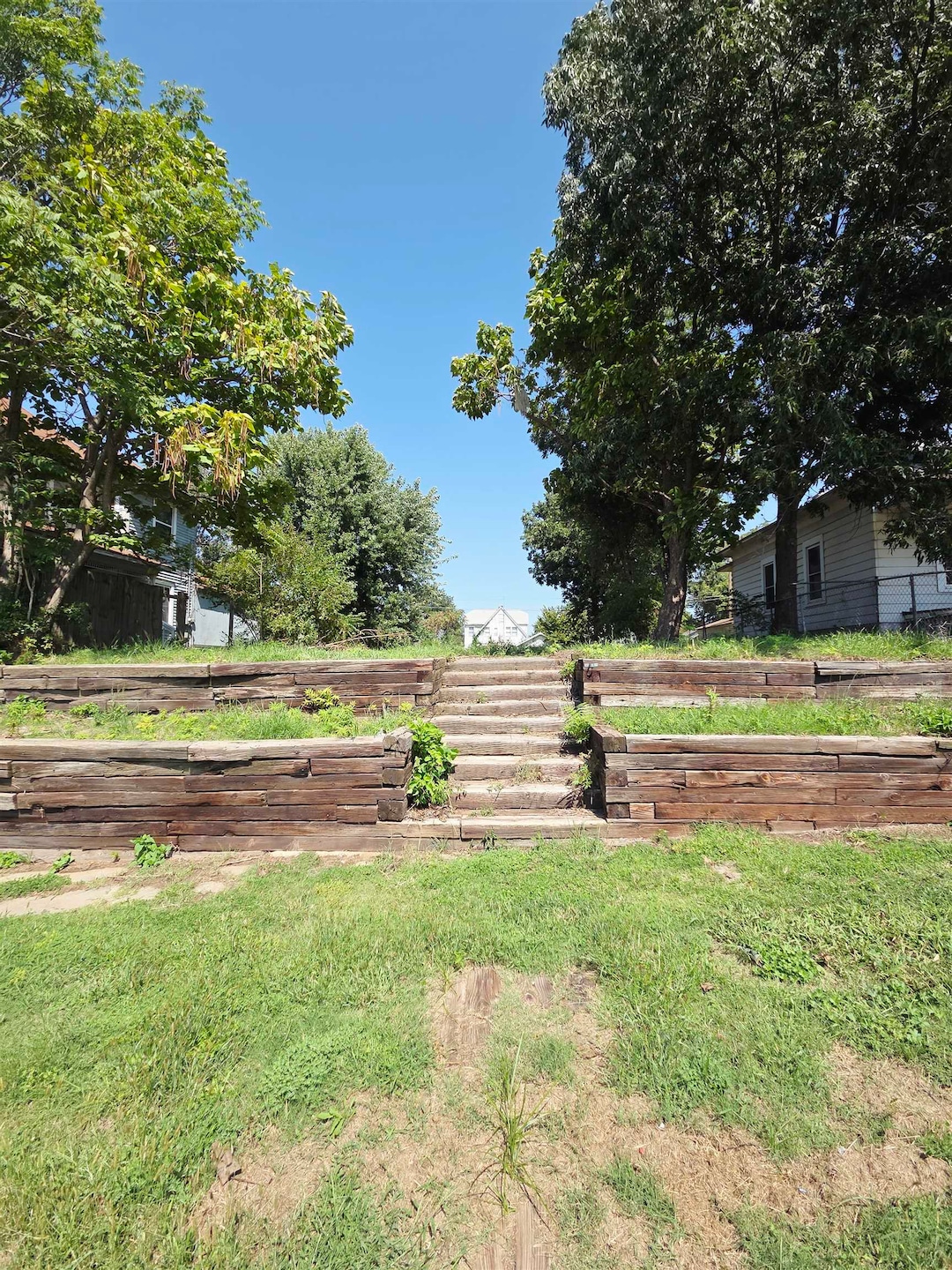 618 E Randolph Ave, Enid, OK 73701 - photo 1