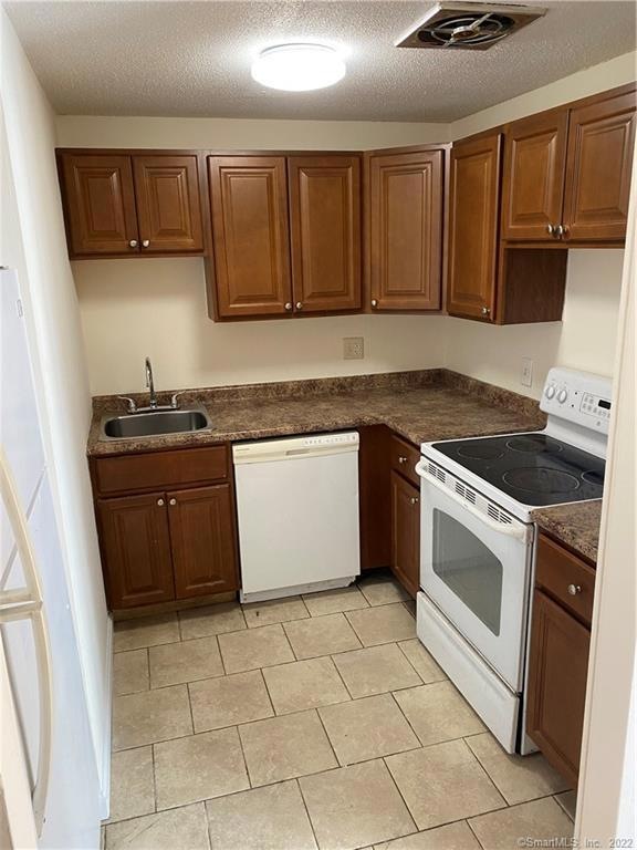 156 Burgundy Hill Ln unit 156, Middletown, CT 06457 - photo 1