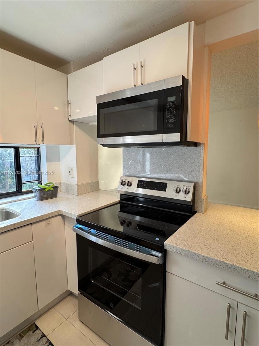 Plaza of the Americas unit 226, Sunny Isles Beach, FL 33160 - photo 1