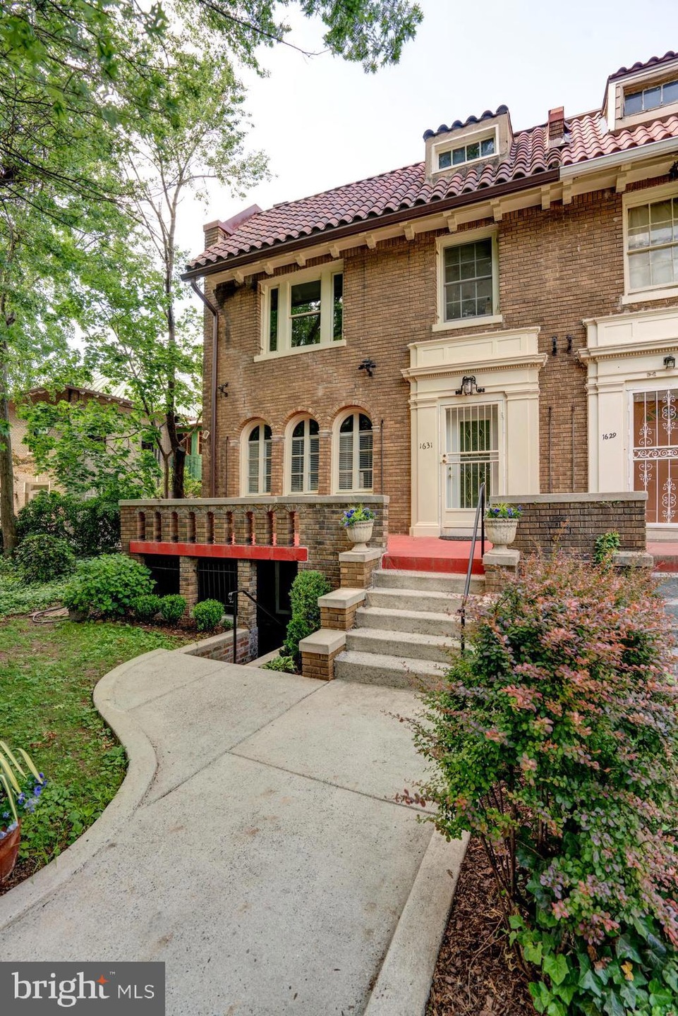 Sold $1,600,000 • Co-Listing Agent