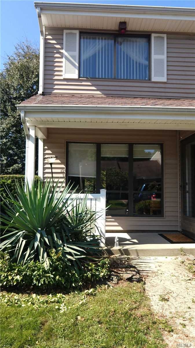 38 W Pond Ct, Smithtown, NY 11787 - photo 1