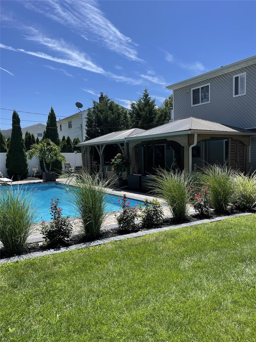 Sold $800,000 • Co-Listing Agent