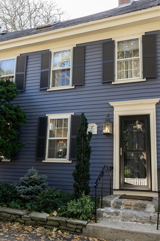 8 Middle St, Marblehead, MA 01945 - photo 1