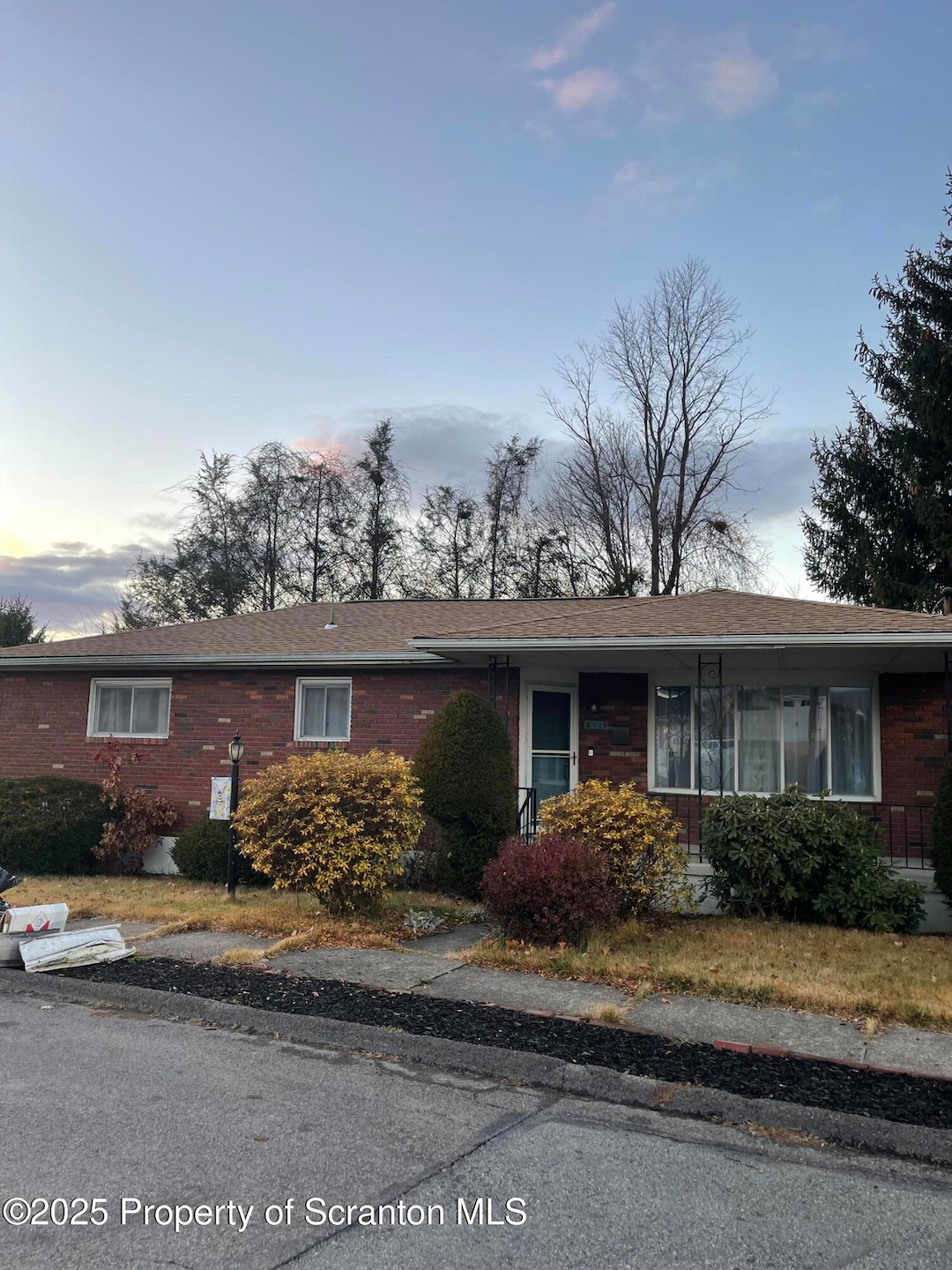 811 Hill St, Throop, PA 18512 - photo 1