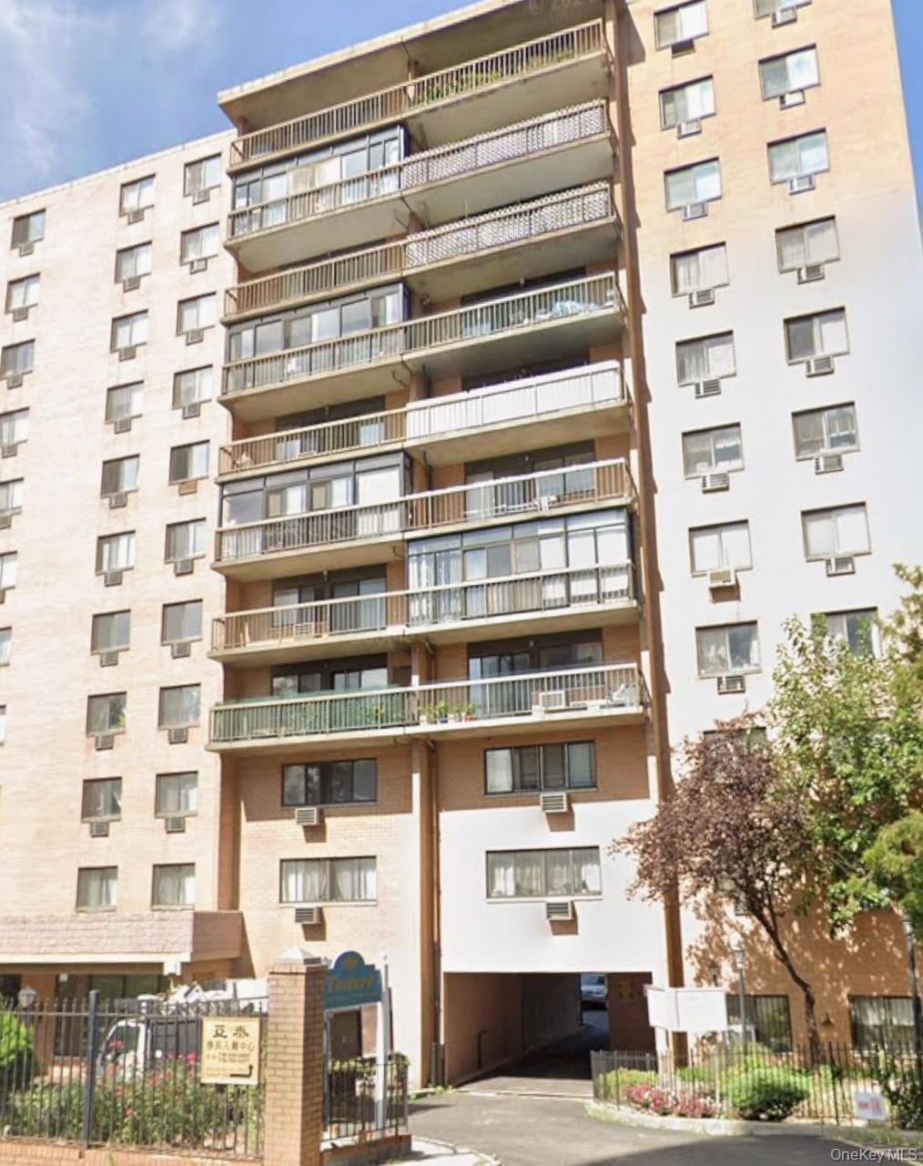 The Towers at Briarwood Condominium unit 10H, Flushing, NY 11354 - photo 1