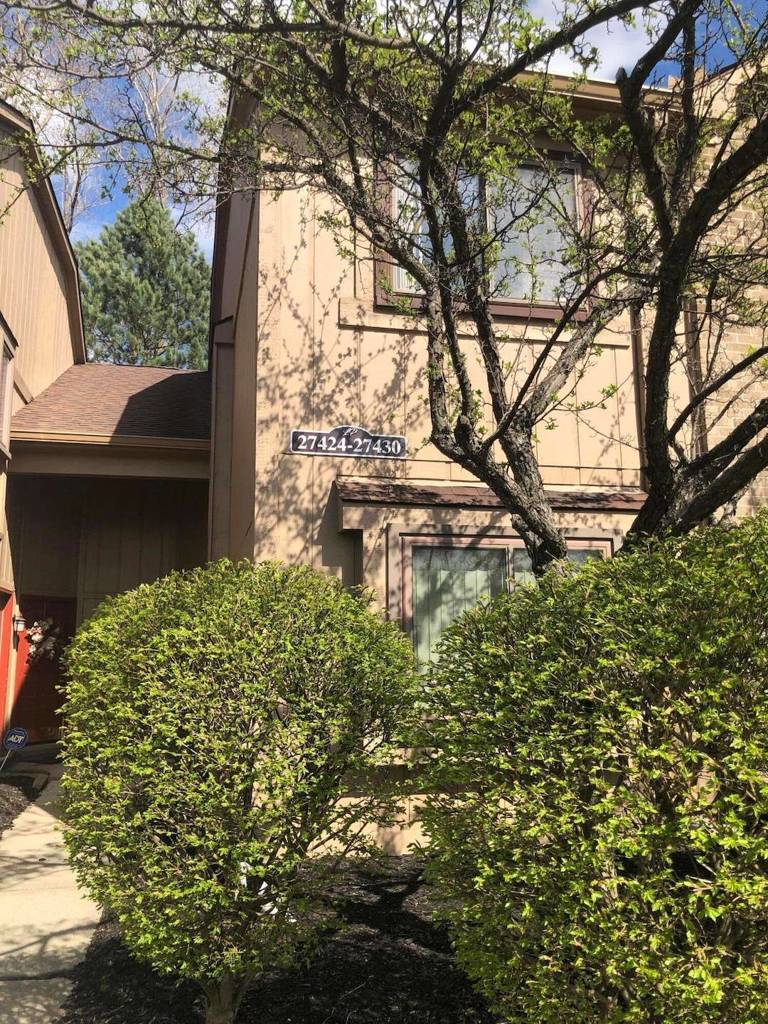 27430 Evergreen Rd unit 36, Lathrup Village, MI 48076 - photo 1