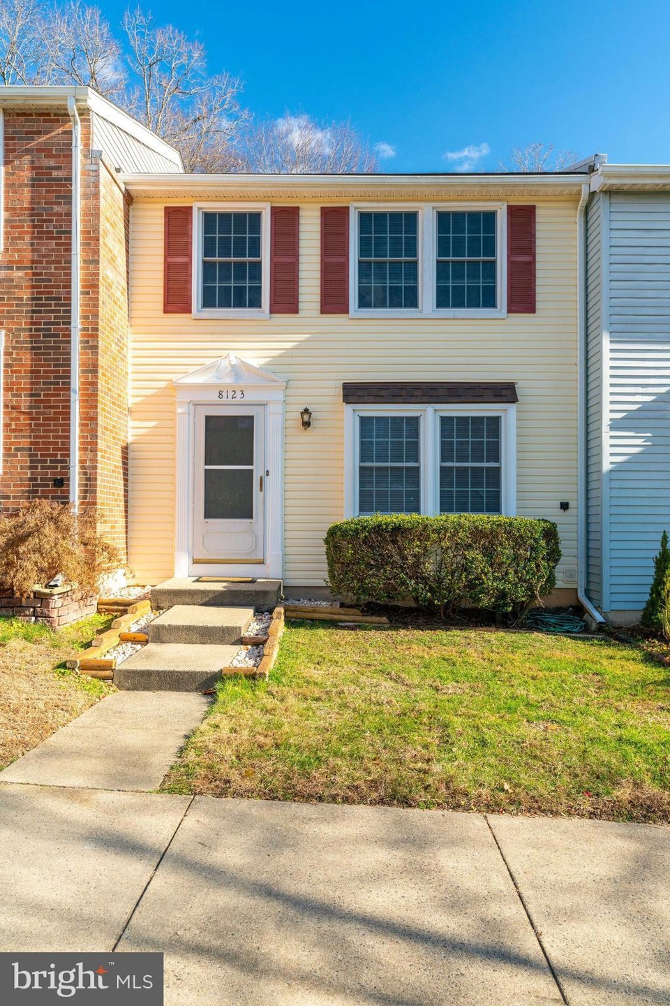 8123 Willowdale Ct, Springfield, VA 22153 - photo 1