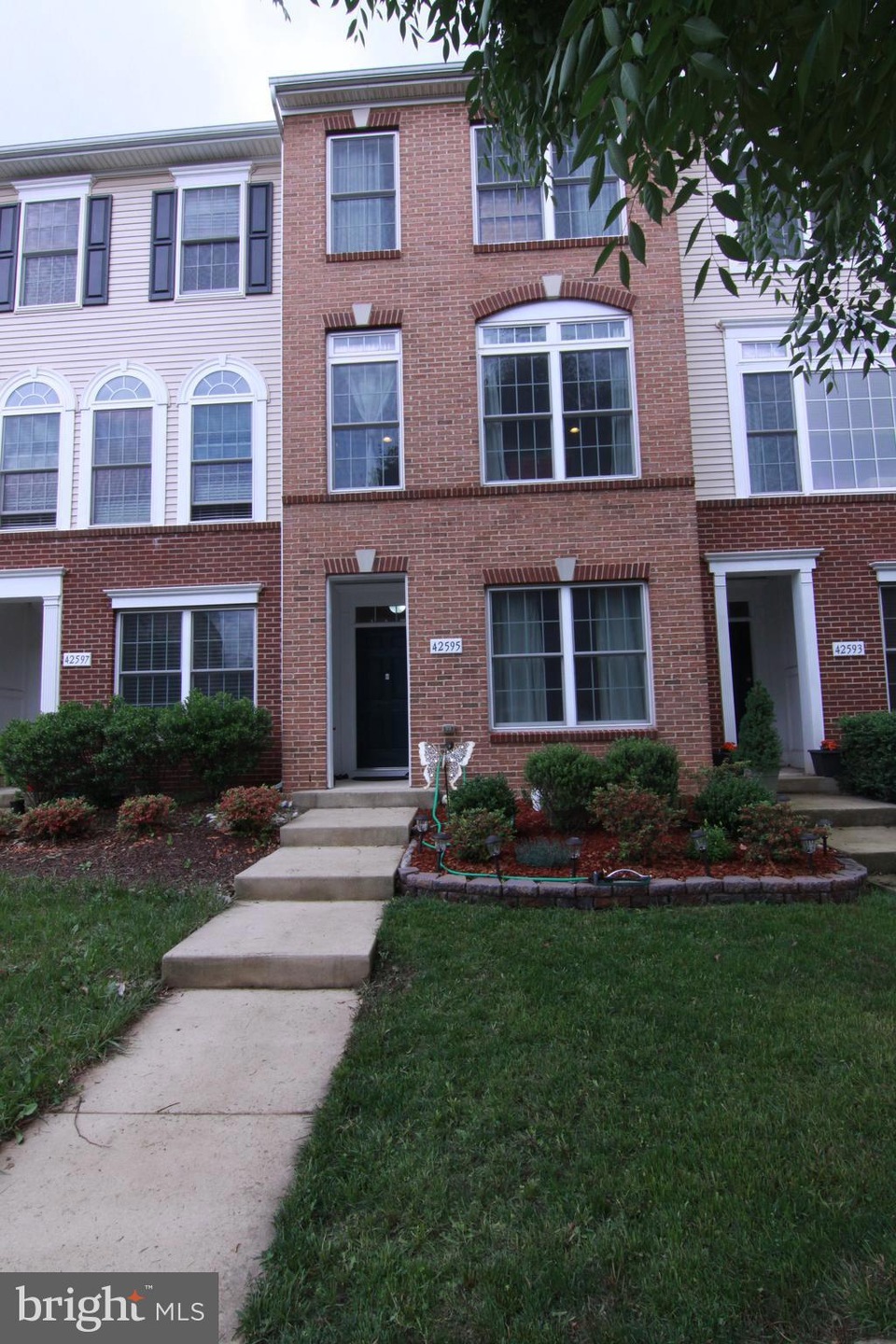 42595 Pine Forest Dr, Chantilly, VA 20152 - photo 1