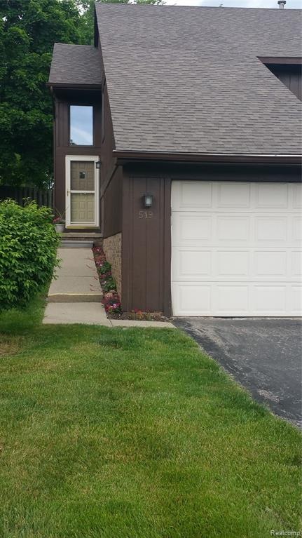 Front walkway, private entry