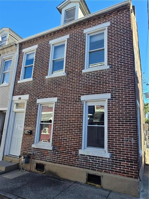 628 Oak St, Allentown, PA 18102 - photo 1