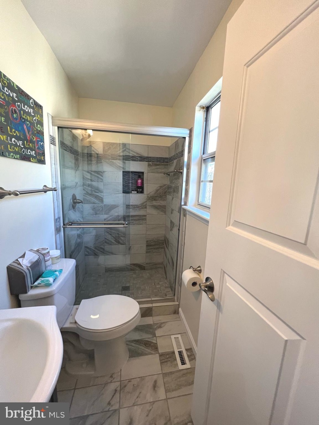 967 Central Hills Ln, Hyattsville, MD 20785 - photo 1