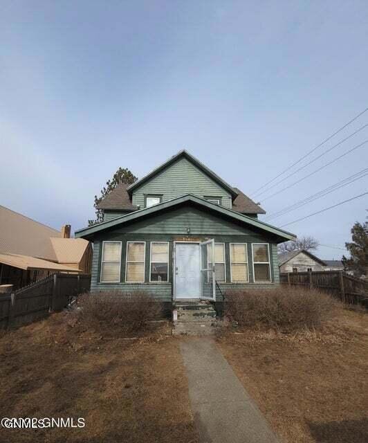 304 3rd St Reeder, ND