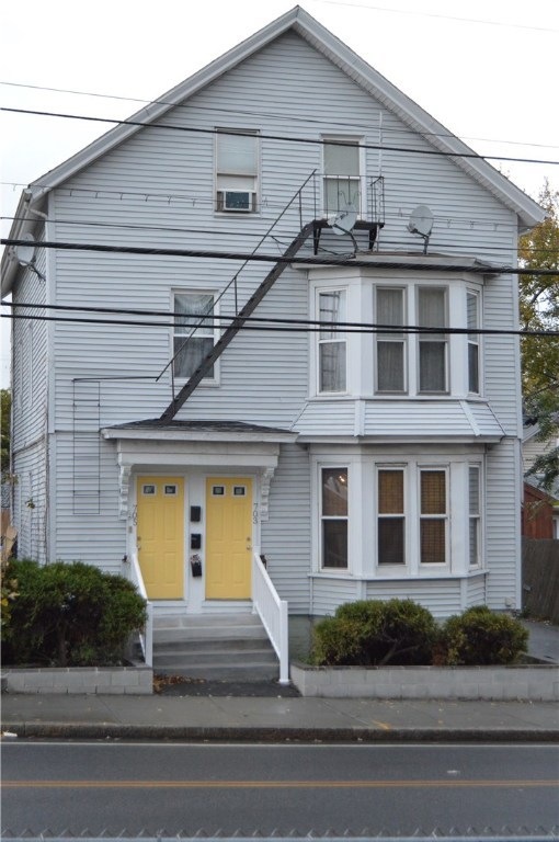 703 Mineral Spring Ave, Pawtucket, RI 02860 - photo 1