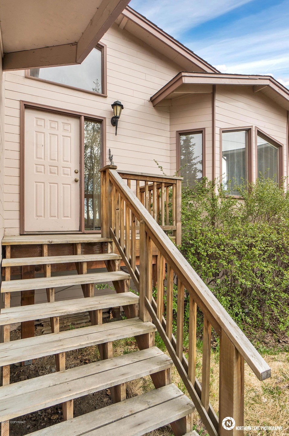 13_FrontStairwayExterior