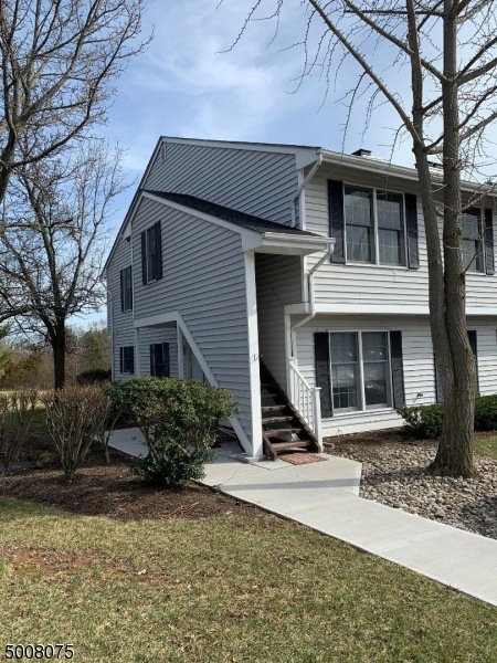 290 Kingbird Ct, Three Bridges, NJ 08887 - photo 1