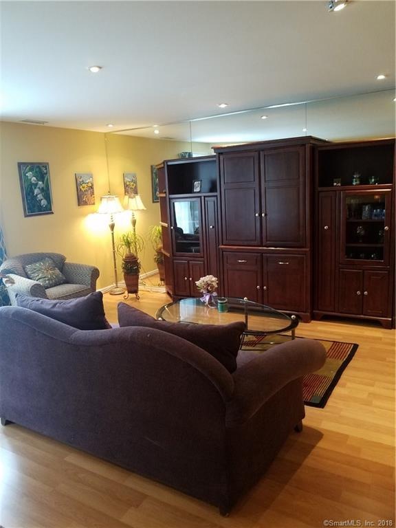 Beautiful Livingroom with laminate Floors