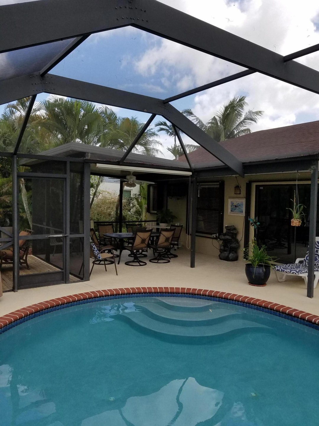 pool-patio dining