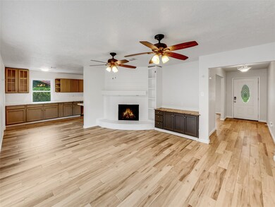 4410 Saffron Ln, Friendswood, TX 77546 - photo 3