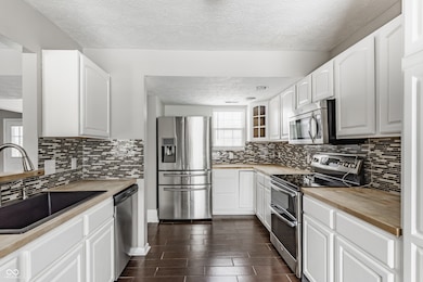 11125 Hickory Lake Ln, Indianapolis, IN 46235 - photo 6