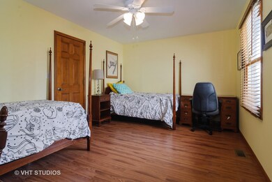 521 Danbury Dr, Oswego, IL 60543 - photo 2