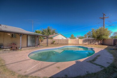 Enticing Play Pool