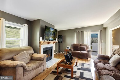 12209 Valleywood Dr, Silver Spring, MD 20902 - photo 6