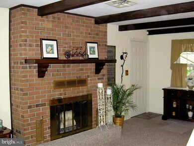 1038 N 10th St, Whitehall, PA 18052 - photo 2