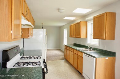 142 Center St, Hughestown, PA 18640 - photo 5