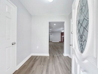 10307 Kirkglen Dr, Houston, TX 77089 - photo 3