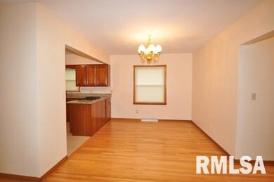 1724 W 37th St, Davenport, IA 52806 - photo 3