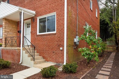 46 W Taylor Run Pkwy, Alexandria, VA 22314 - photo 2