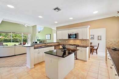 155 N River Dr Foyer