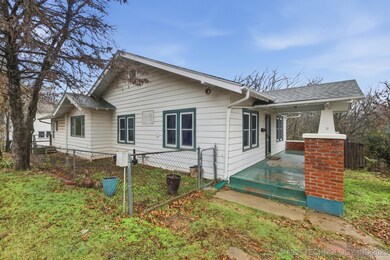 137 E 11th Ave, Bristow, OK 74010 - photo 4