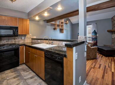 534-E-ThirdSt-E102-MLS_05