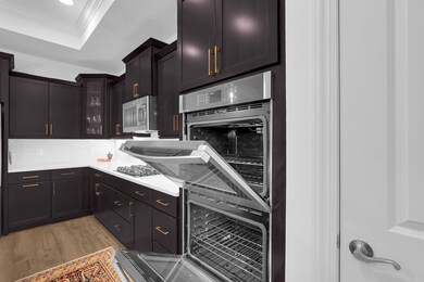 Double Ovens, One is Convection