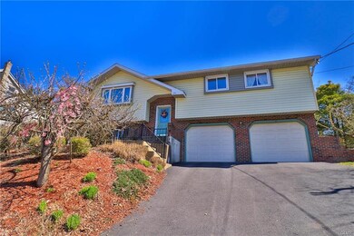 154 W Ruddle St, Coaldale, PA 18218 - photo 2