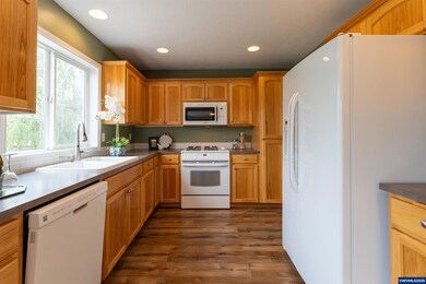 2005 Lynx Ave SW, Albany, OR 97321 - photo 6