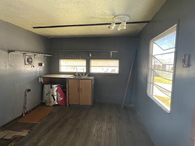 352 Baldwin Ave, Lakeland, FL 33815 - photo 3