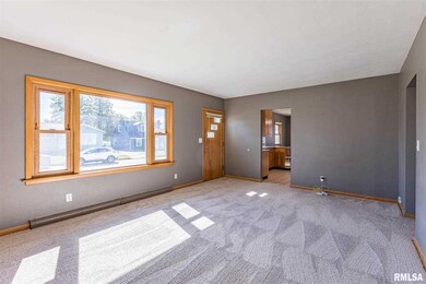 3310 W 17th St, Davenport, IA 52804 - photo 2