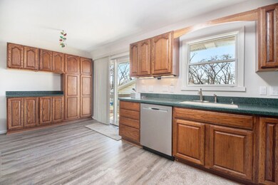 2238 Woodside spacious kitchen
