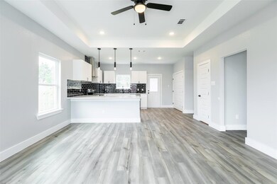 1410 Corona Dr, Granbury, TX 76048 - photo 7