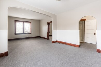 114 W Park Ave unit Front, Elmhurst, IL 60126 - photo 3
