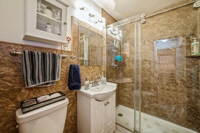 09_712EElmSt_2034_HiRes