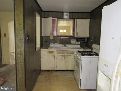 1215 Crestview Rd, Darby, PA 19023 - photo 6