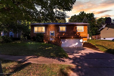 2722 Aurora Dr, Lansing, MI 48910 - photo 2