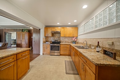 1808 Waianuenue Ave, Hilo, HI 96720 - photo 6