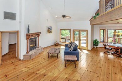 812 N Blazing Star Cir-large-007-46-Main