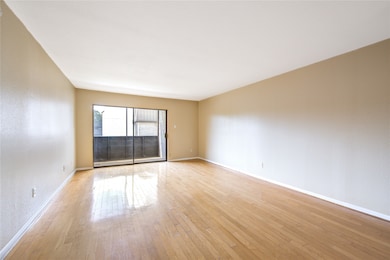 3055 Walnut Bend Ln unit 21, Houston, TX 77042 - photo 4