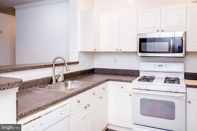 11373 Aristotle Dr unit 9-209, Fairfax, VA 22030 - photo 5