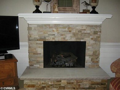 Den/Family/Great Room - Stone fireplace with remot